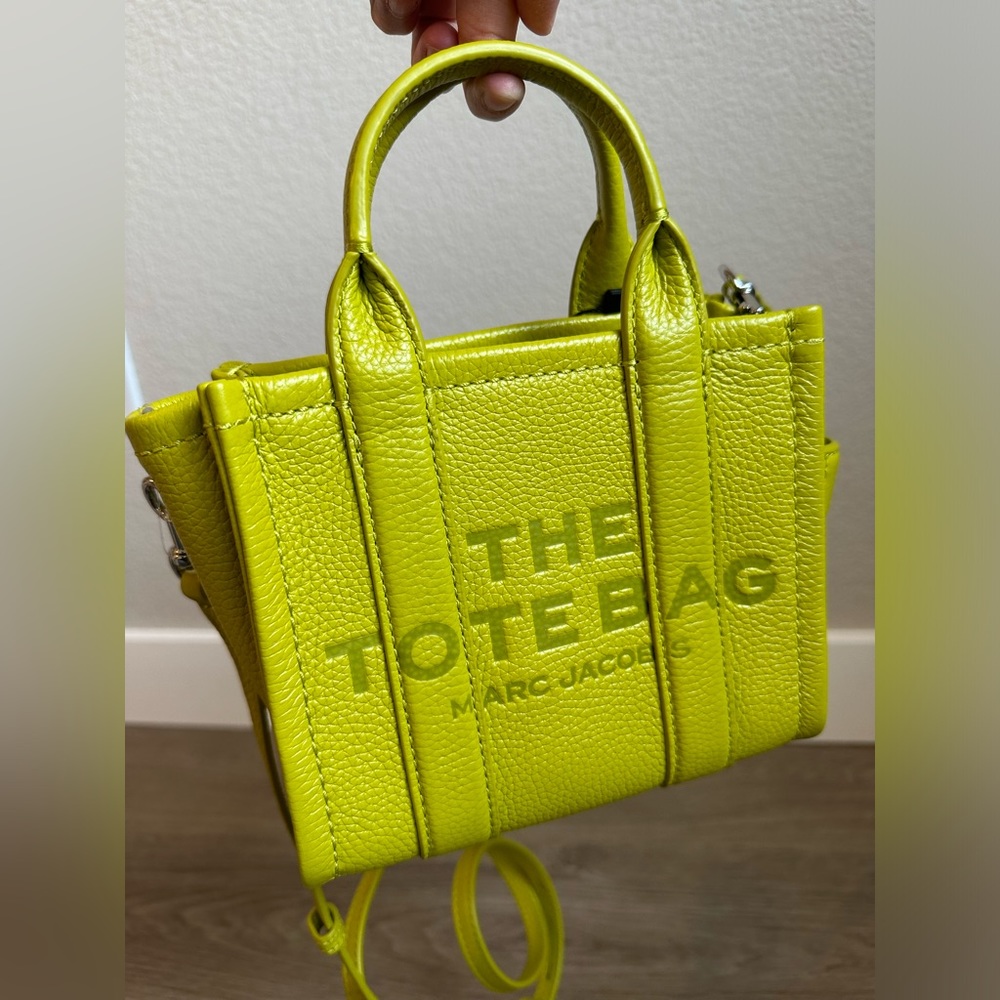 Marc Jacobs The Leather mini tote bag in Citronelle